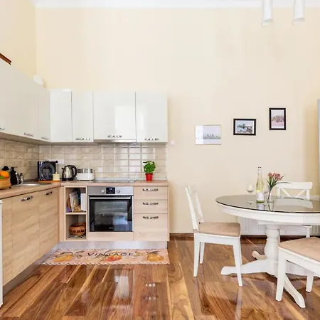 Broadway Center, Fully Equipped, 4 Person Apartmán