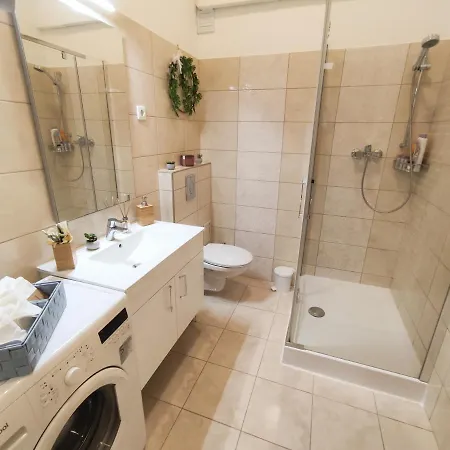 Broadway Center, Fully Equipped, 4 Person *