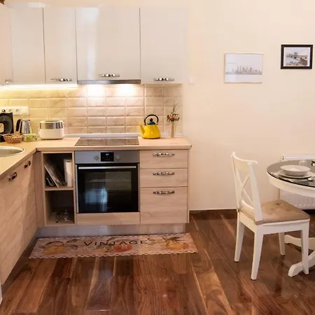 Broadway Center, Fully Equipped, 4 Person Budapest