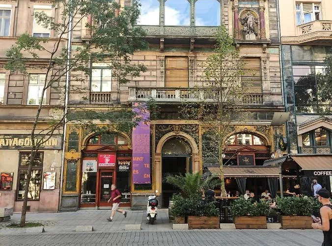 Broadway Center, Fully Equipped, 4 Person Apartment