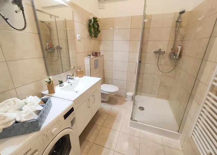 Broadway Center, Fully Equipped, 4 Person *
